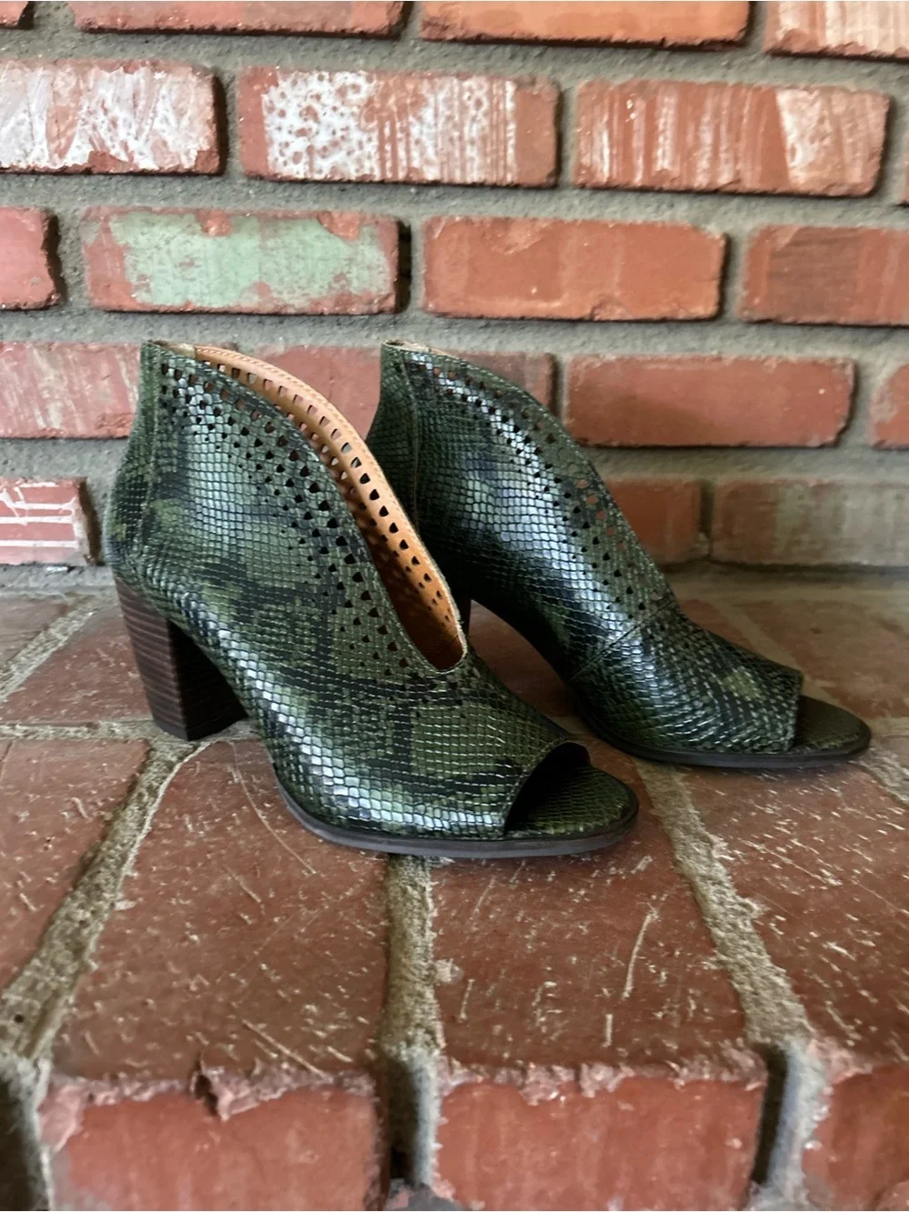 Lucky Brand Joal Snakeskin Leather Pumps in Rifle Green Sz 11